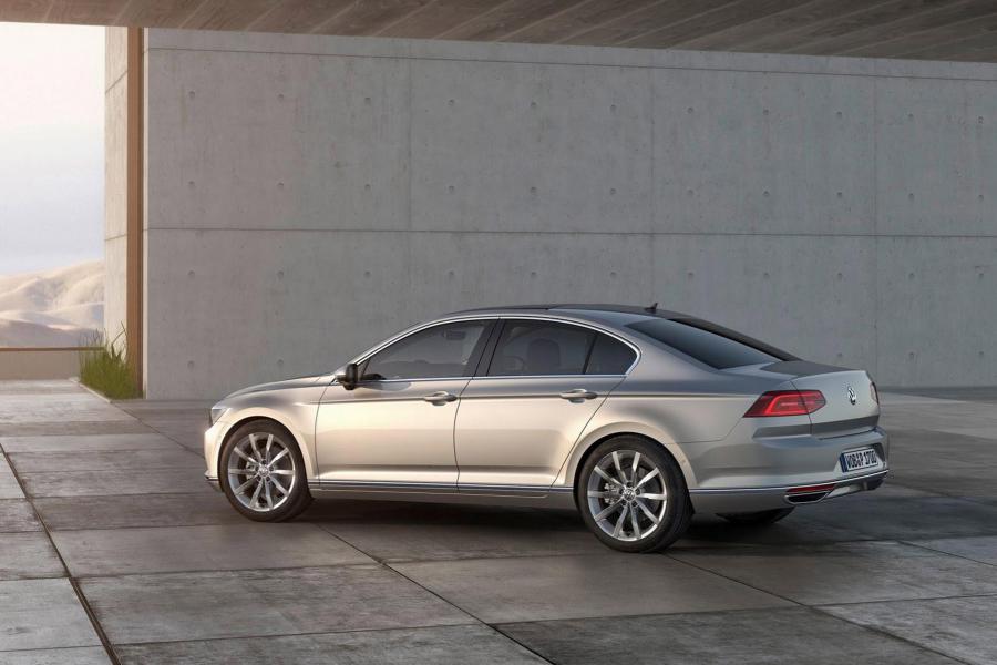 Volkswagen Passat 2015 года  (фото 2 из 23)